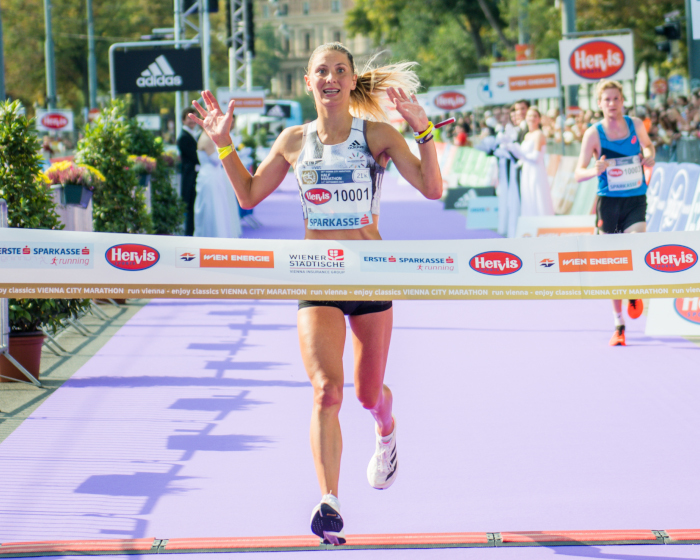 Österreichs Rekordhalterin Eva Wutti möchte 2023 wieder als Marathonfinisherin jubeln. Bild: VCM / Jenia Symonds