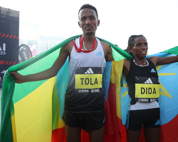 Abdisa Tola und seine Schwägerin Dera Dida triumphierten beim Dubai-Marathon. Foto: Giancarlo Colombo