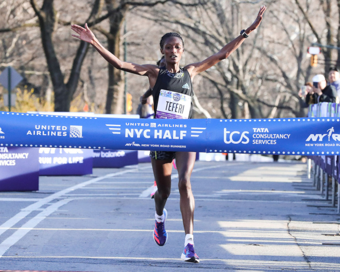 Senbere Teferi beim NYC-Halbmarathon 2022. Bild: photorun.net