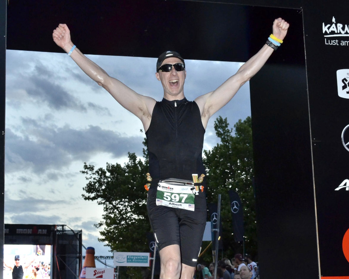 Albert Frantz als Finisher beim Ironman Austria 2016.