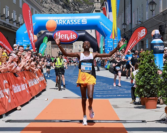 Sieger Samuel Kamau Njeri. Bild: Salzburg Marathon / Salzburg Cityguide