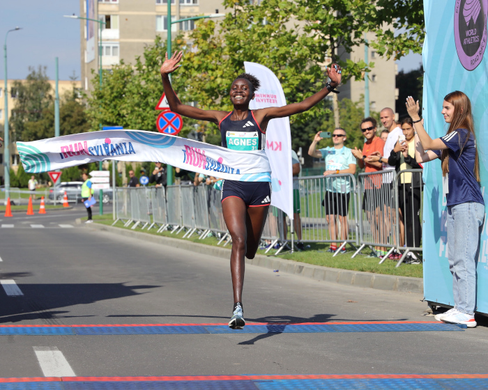 Agnes Ngetich lief im rumänischen Brasov zu einem Doppel-Weltrekord. Foto: Brasov Running Festival