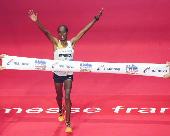 Buzunesh Gudeta erreichte als zweite Läuferin in Frankfurt eine Zeit von unter 2:20 Stunden. Foto: Victah Sailer / photorun.net