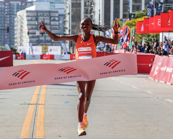 Ruth Chepngetich lief einen unglaublichen Weltrekord - hier bei ihrem Chicago-Sieg 2022. Bild: Kevin Morris - Bank of America Chicago Marathon