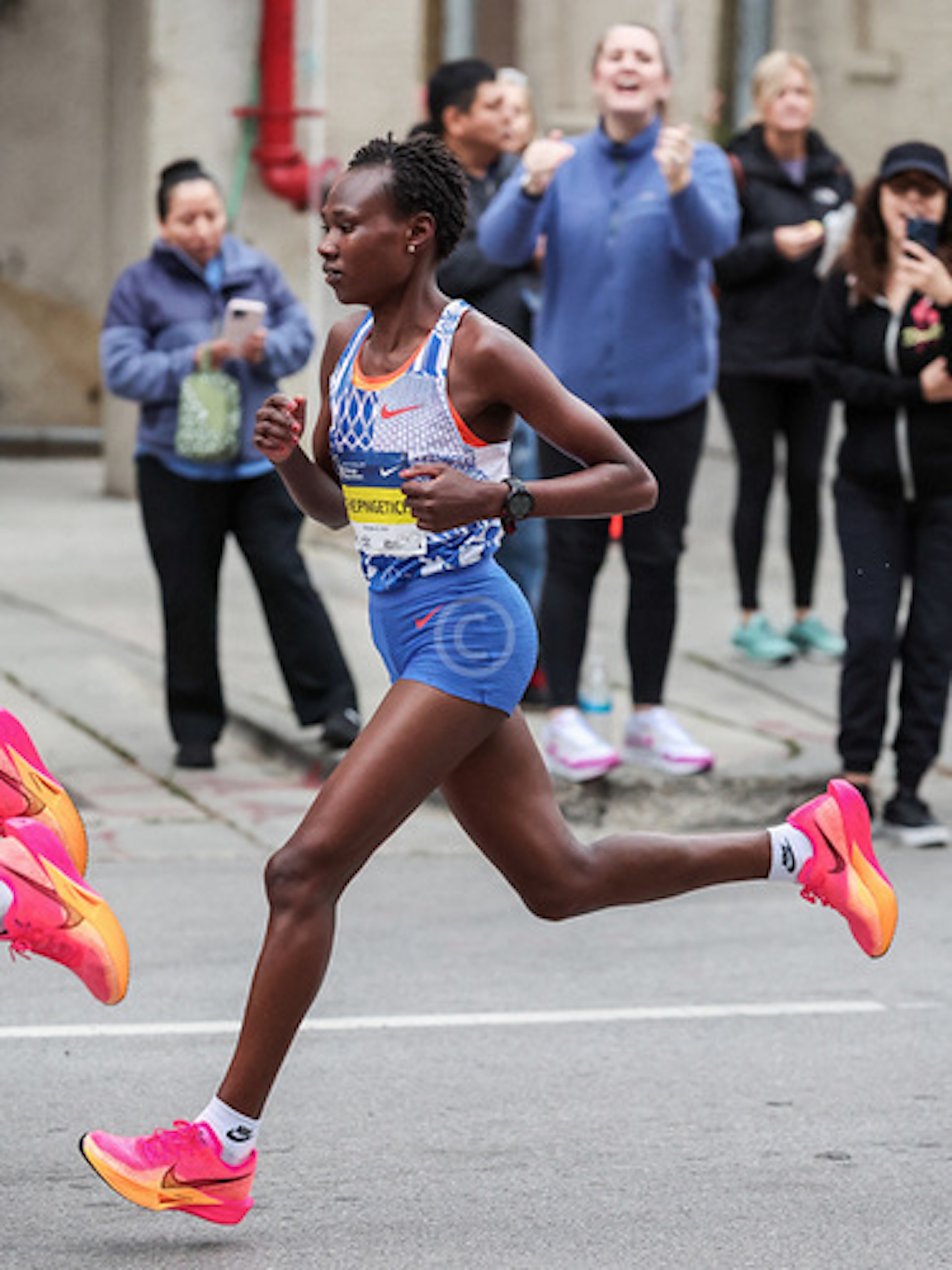 Ruth Chepngetich durchbrach in Chicago sensationell die 2:10-Stunden-Barriere. Foto: Bank of America Chicago Marathon / Kevin Morris