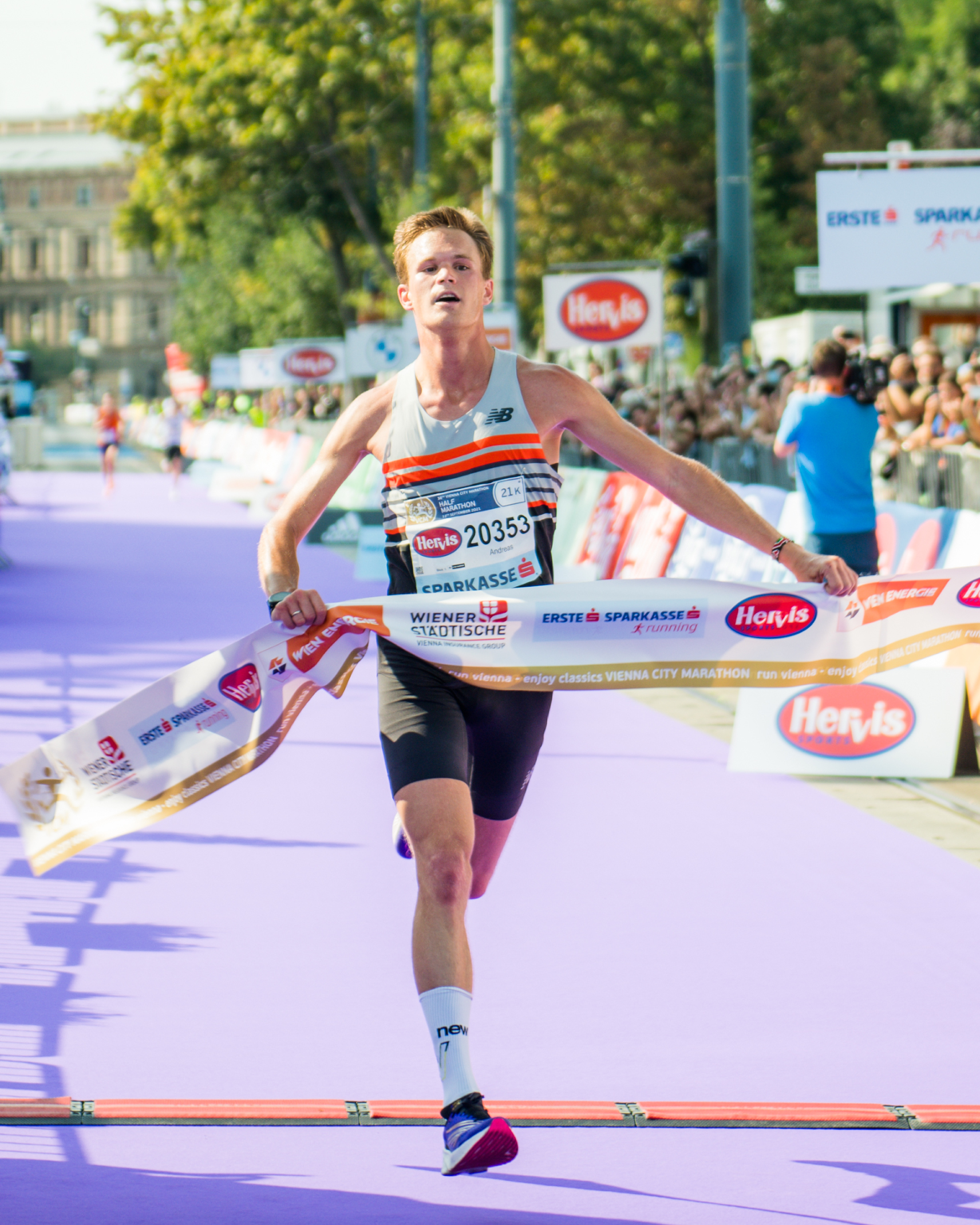 Andreas Stöckl als Halbmarathonsieger beim VCM 2021. Bild: VCM / Jenia Symonds