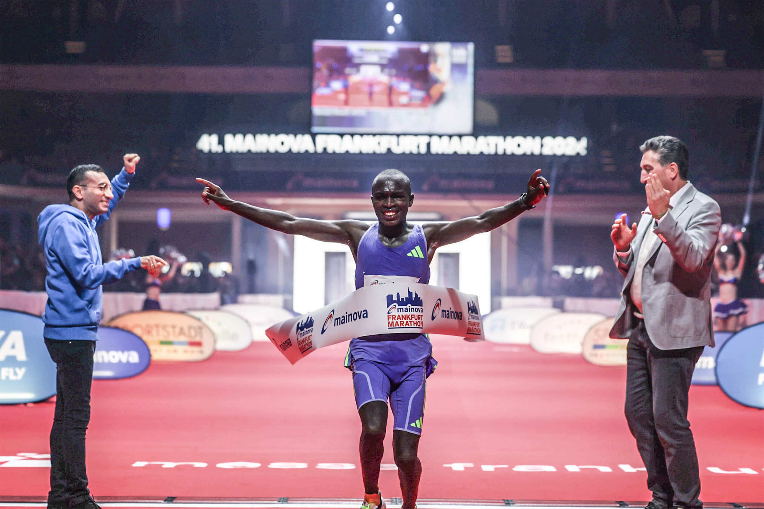 Mit Benard Biwott triumphierte erstmals seit 2008 wieder ein Debütant beim Frankfurter Männerrennen. Bild: Norbert Wilhelmi / Mainova Frankfurt Marathon