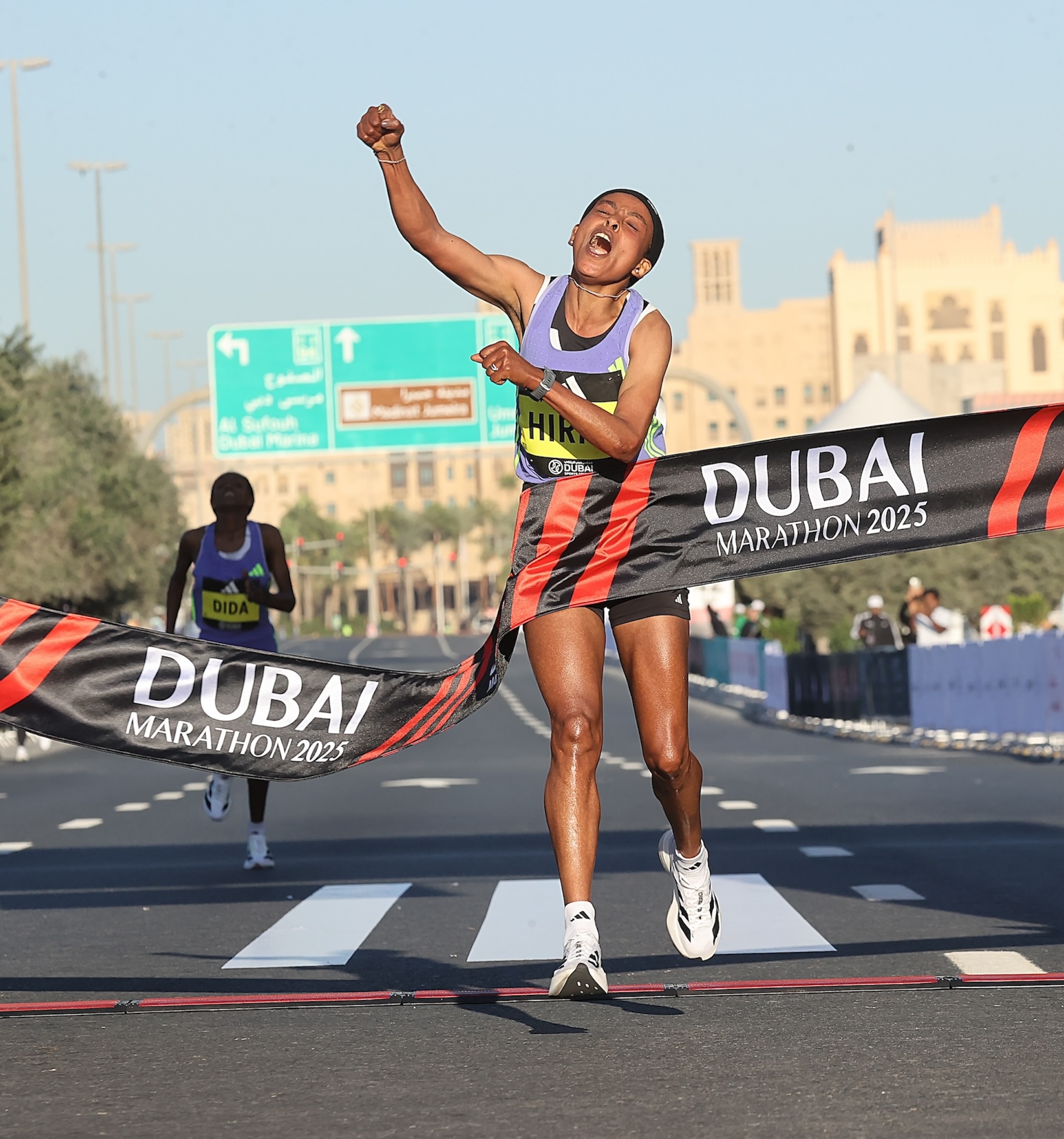 Bedatu Hirpa sicherte sich auf den letzten Metern noch den größten Sieg ihrer Karriere. Foto: Giancarlo Colombo / Dubai-Marathon