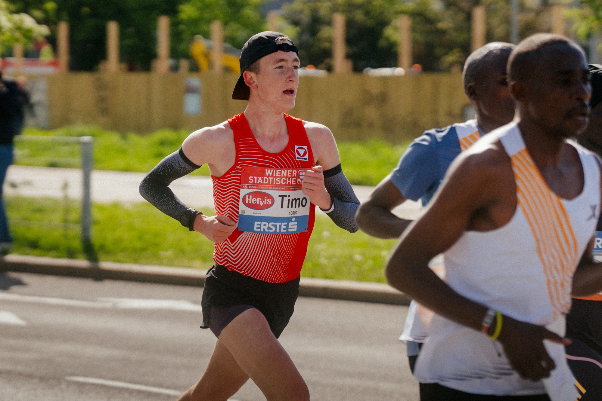 Timo Hinterndorfer beim Wiener Städtische Halbmarathon des VCM 2024. Bild: VCM / Michael Kvick