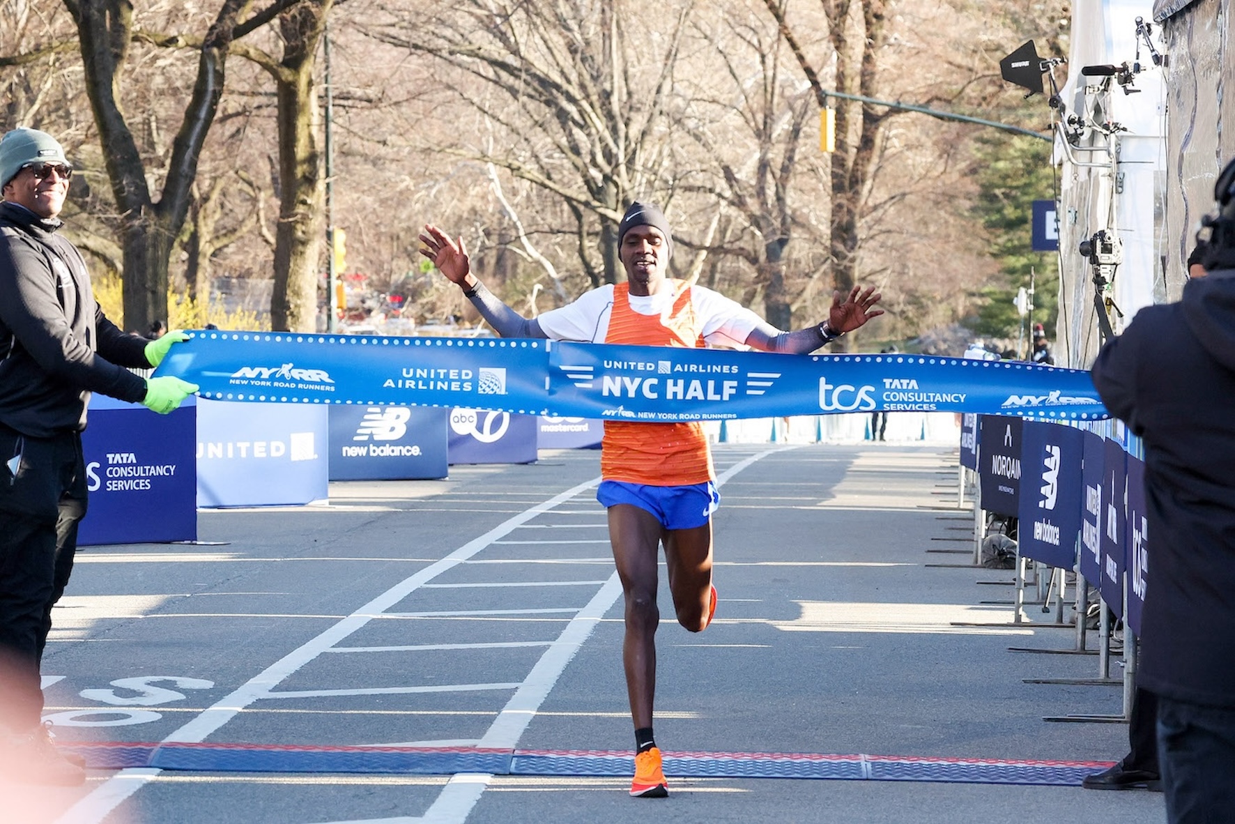 Jacob Kiplimo, hier beim New York City Halbmarathon, durchbrach eine Zeitbarriere. Bild: Sailer / photorun.net