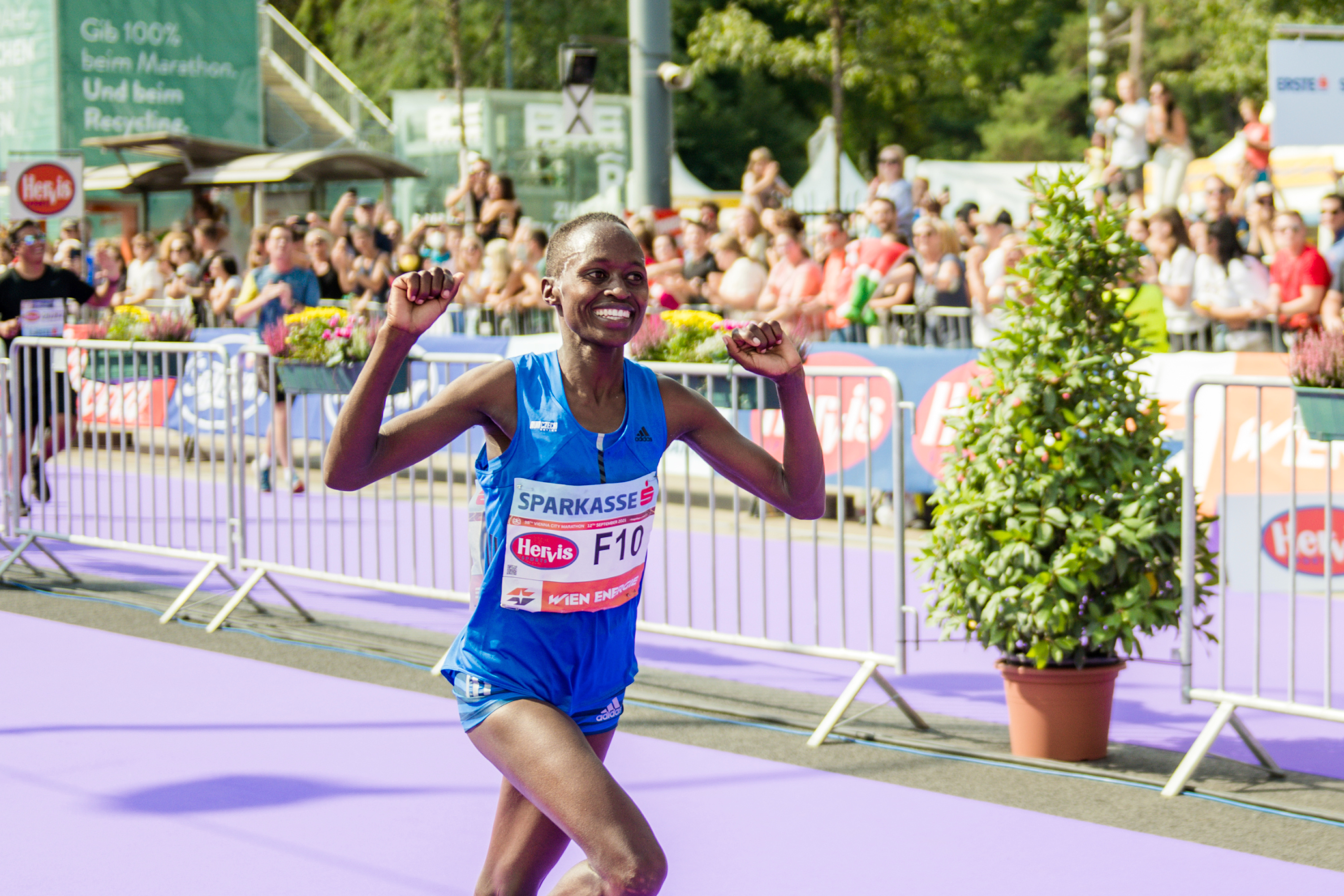 Vibian Chepkirui, Streckenrekordhalterin und zweifache VCM-Siegerin, kehrt zurück nach Wien. Bild: VCM / Jenia Symonds